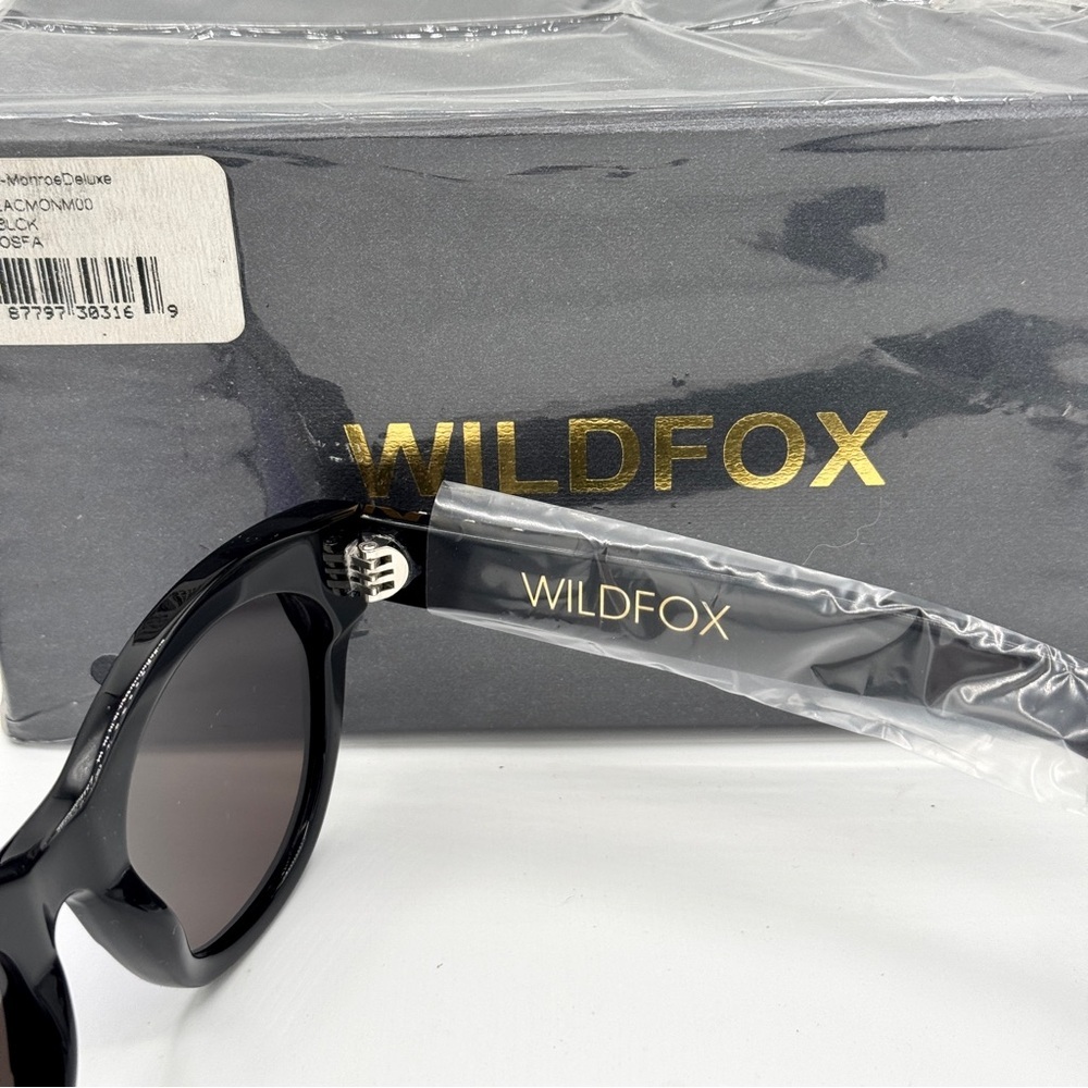 NWT Wildfox Monroe Deluxe Sunglasses Black Frames , NEW with case and cloth - Picture 15 of 16